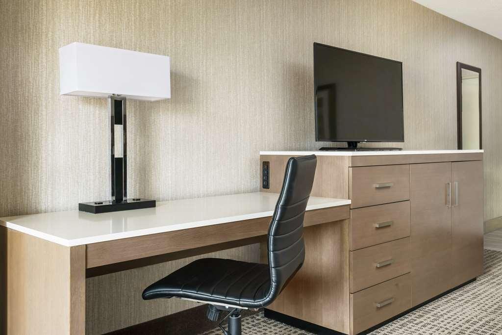 Doubletree By Hilton Orlando Airport Hotel Room photo