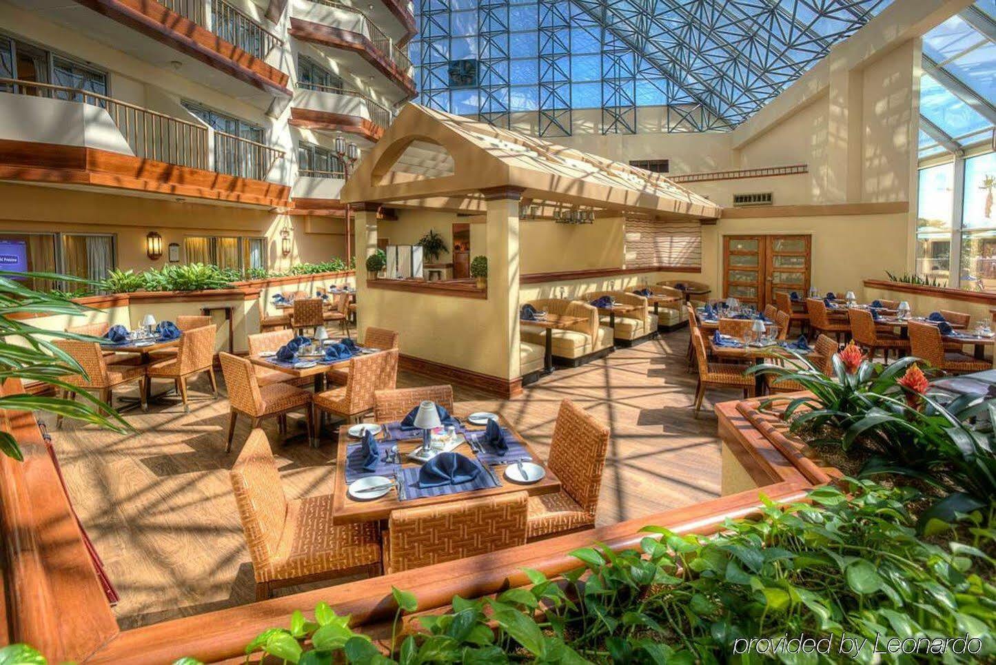 Doubletree By Hilton Orlando Airport Hotel Exterior photo